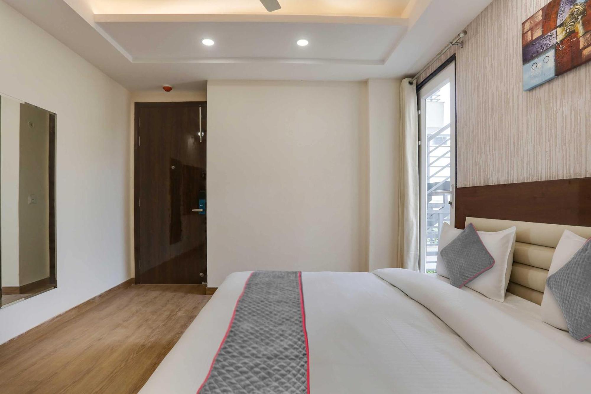 Townhouse The Adore Inn Gurgaon Exterior foto